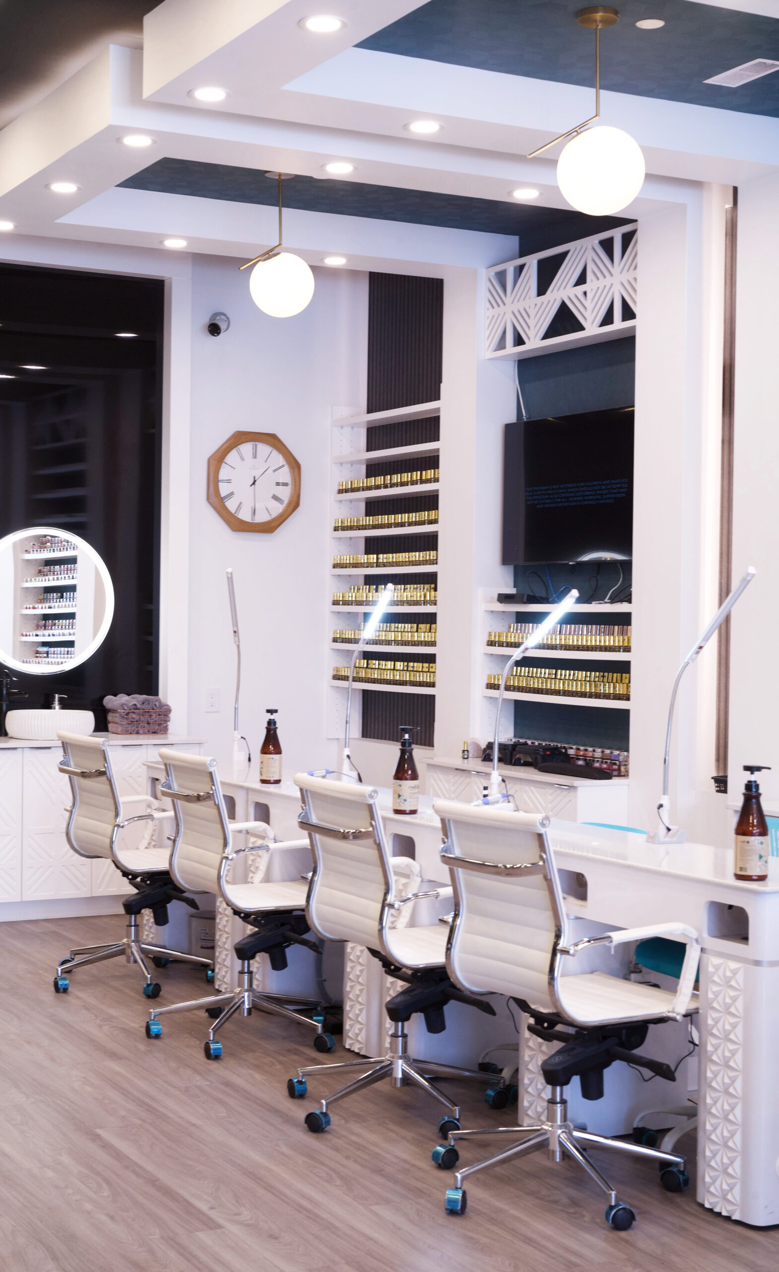 Aurora Nails Spa YYC